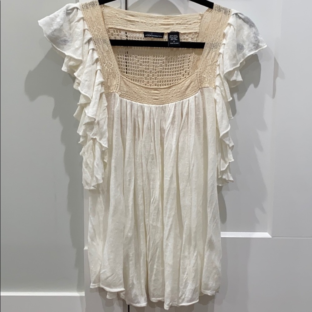 VS by Moda International linen/crochet back top